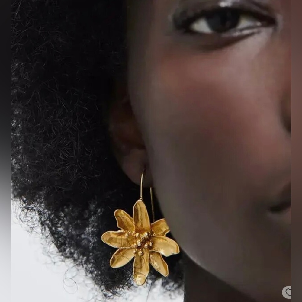 🌸Flower Drop Earrings Gold Tone
